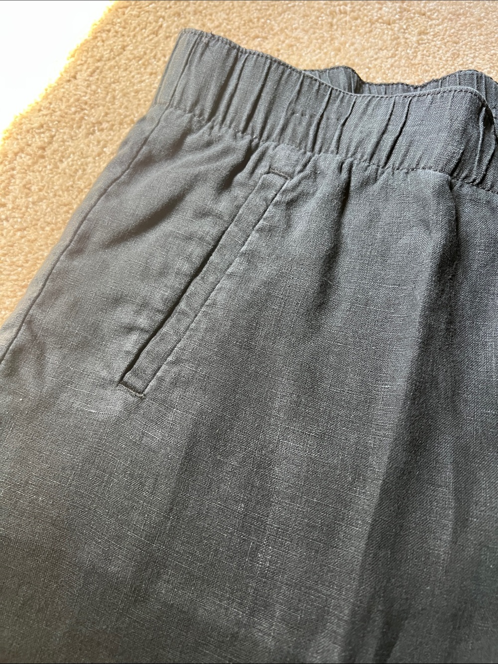 Lilly Pulitzer Black Elastic Waistband Shorts. Medium. - Picture 3 of 7